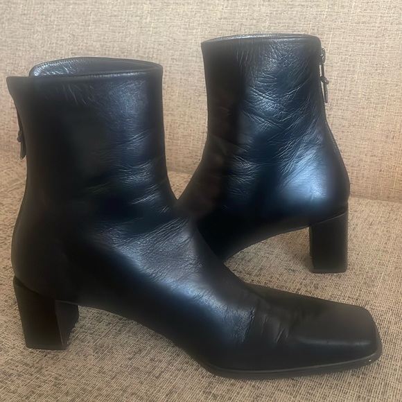 Stuart Weitzman Black Heeled Booties Size 10 AA - Picture 7 of 13